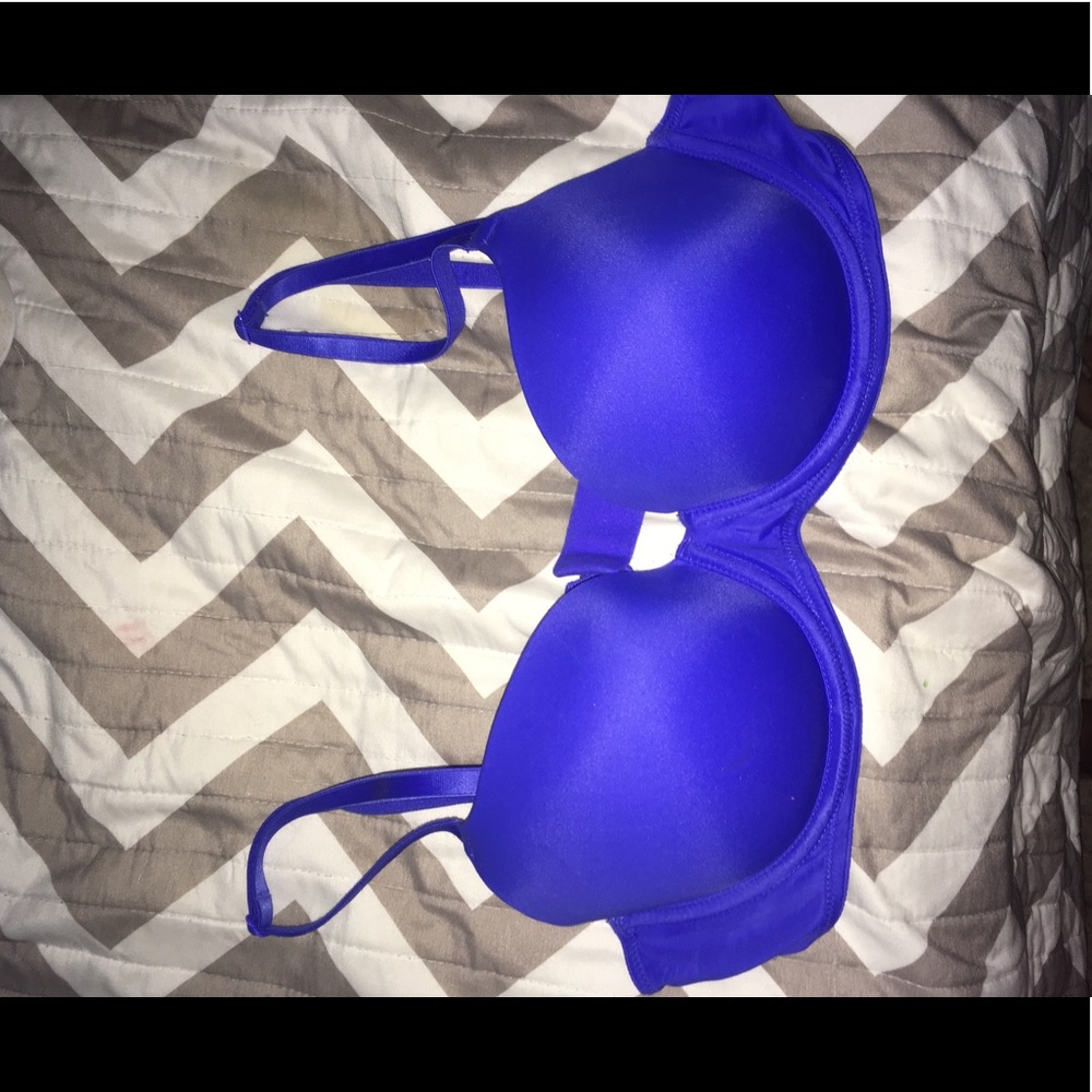 Blue VS PINK T-shirt bra
